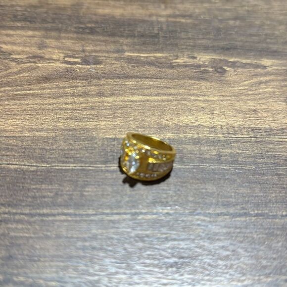 Elegant Gold Plated Zirconia Women's Ring - Picture 8 of 10